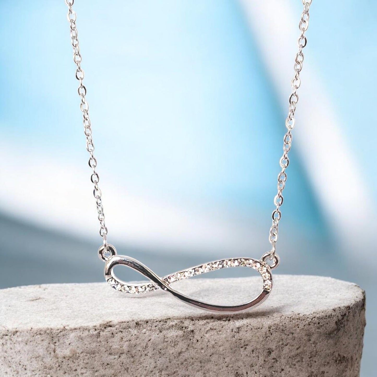 Стилно дамско колие от стомана Безкрайност